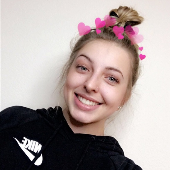 Meet your Posher, Haley - Picture 1 of 1